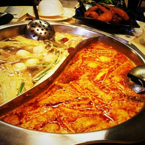 Photo taken at King&#39;s Laksa Steamboat by Sandy Y. on 12/21/2012