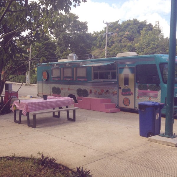 Foto tirada no(a) Crispy Haüs Food Truck por Frank M. em 10/21/2014