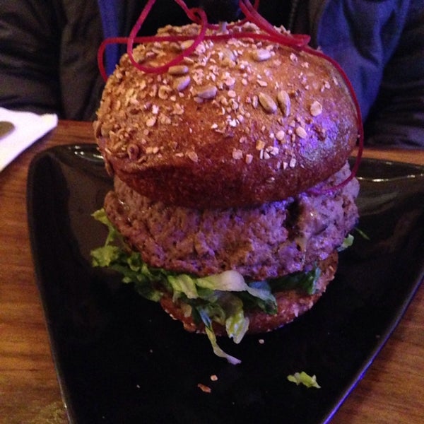 Foto tirada no(a) Smokey Burger Organic por Mappyup em 4/19/2014