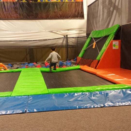 Photo taken at Elevated Sportz Ultimate Trampoline Park &amp; Event Center by Jimmy C. on 12/22/2013