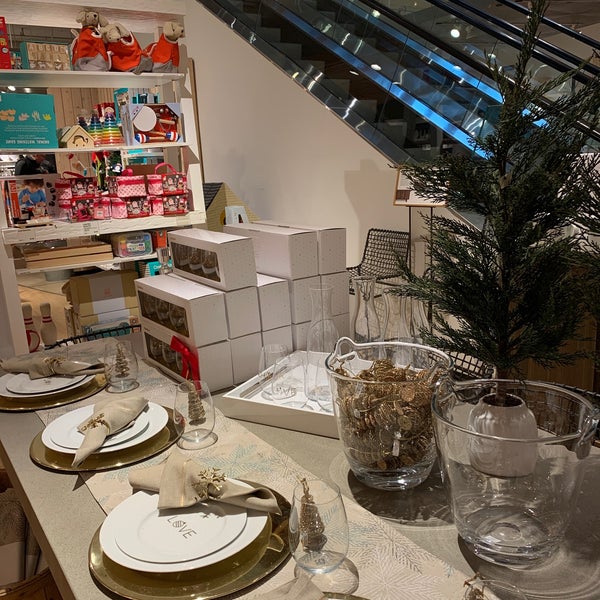 Photo taken at Crate &amp; Barrel by Luis on 12/16/2019