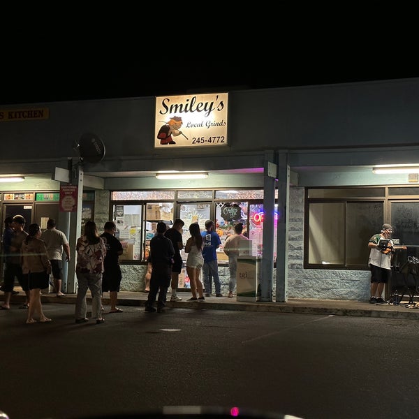 Smiley's Local Grinds Restaurant
