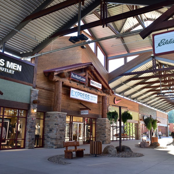 Photos at Tanger Outlets at the Dells Outlet Mall