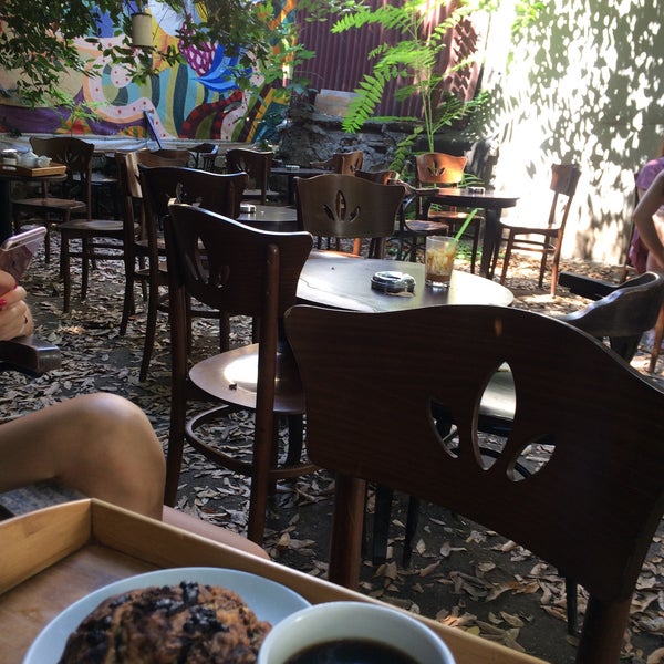 Photo taken at Cherrybean Coffees by Ceren Ç. on 8/6/2018