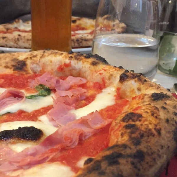 รูปภาพถ่ายที่ La Pizza è Bella โดย Ayse เมื่อ 1/13/2018