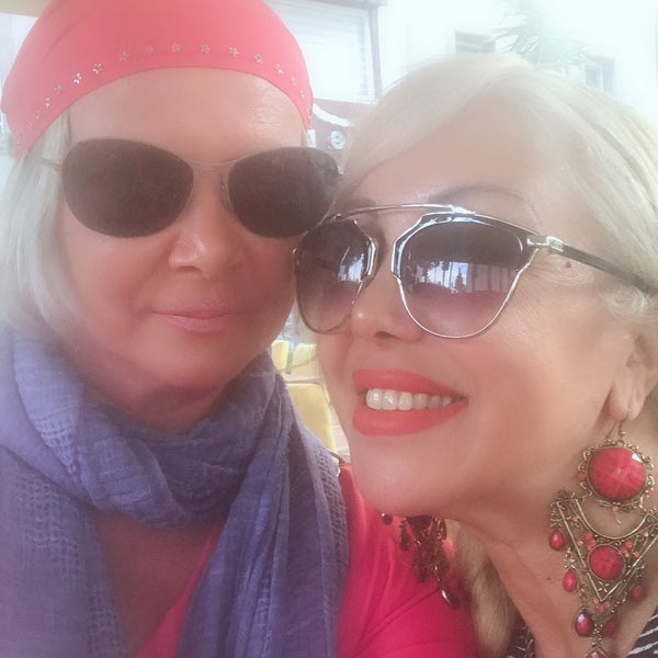 Das Foto wurde bei Limoon Café &amp; Restaurant von 👑ÖZLEM👑 E. am 5/24/2018 aufgenommen