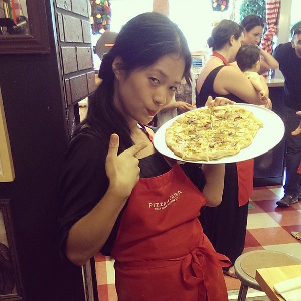 8/16/2013 tarihinde Heather P.ziyaretçi tarafından Pizza School NYC'de çekilen fotoğraf