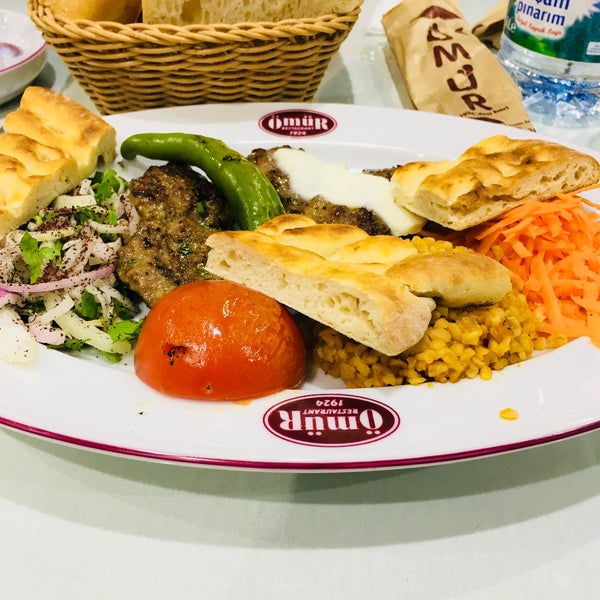 3/17/2018에 Büşra A.님이 Ömür Restaurant에서 찍은 사진