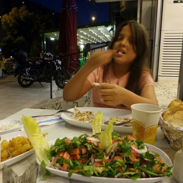 Das Foto wurde bei Balıkçı Barınağı Restaurant von Dilek am 6/14/2015 aufgenommen