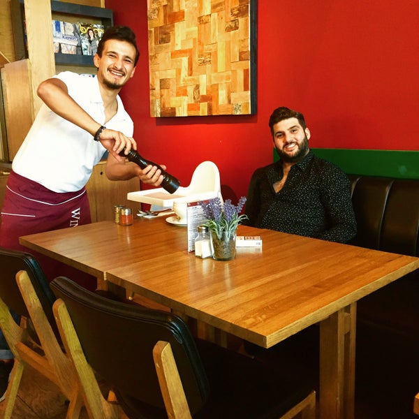 Foto diambil di Misto Cafe &amp; Restaurant oleh Ozan Ö. pada 8/1/2016