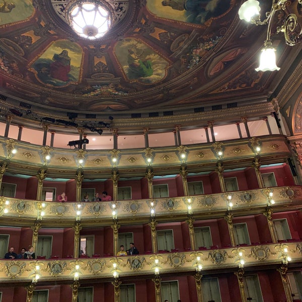 Снимок сделан в Teatro Colón пользователем Noa L. 6/29/2019