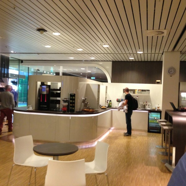 Foto tirada no(a) Servisair Lounge 26 (Schengen) por Miroslav em 6/26/2013