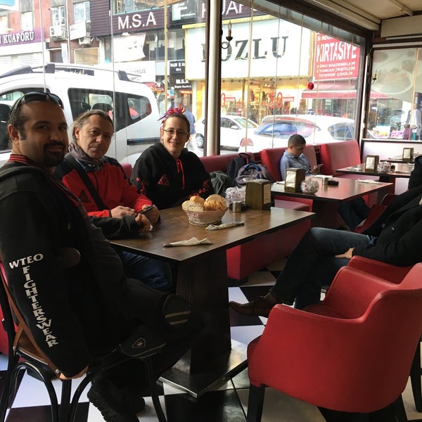 11/13/2016에 Ahmet A.님이 Times Caddesi Cafe &amp; Restaurant에서 찍은 사진