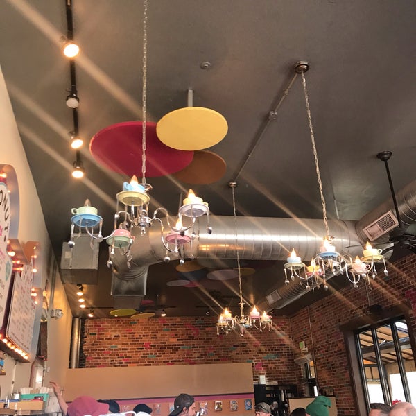 Das Foto wurde bei Jelly Cafe von Grace Q C. am 3/16/2019 aufgenommen