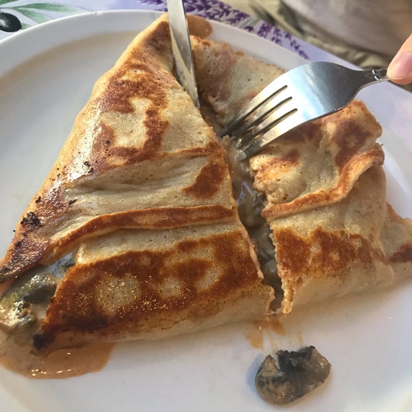 Photo taken at Crepes n&#39; Crepes by Grace Q C. on 9/8/2019