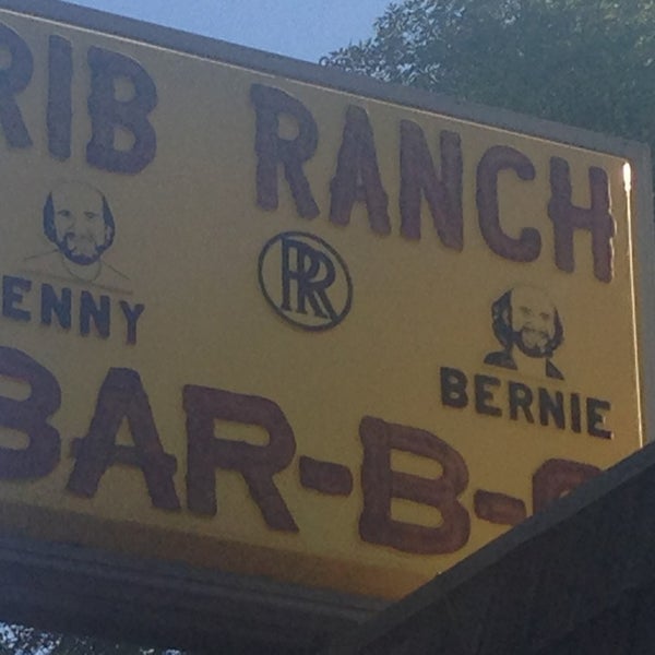 Das Foto wurde bei Rib Ranch BBQ von Jackie am 4/7/2013 aufgenommen