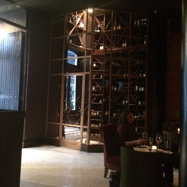 Foto scattata a White Street Restaurant da Allan il 10/2/2014