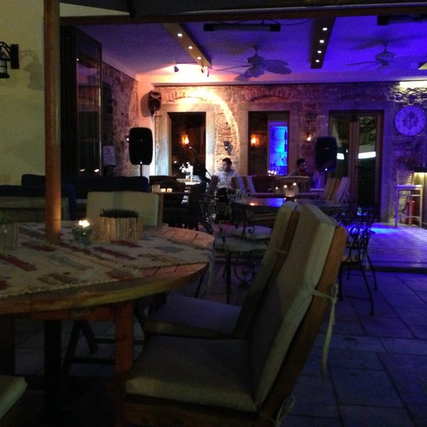 Foto scattata a Luka Lounge &amp; Bar da Okan B. il 4/25/2013