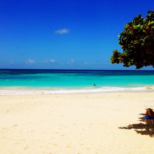 Снимок сделан в Bougainvillea Beach Resort пользователем Simon P. 5/15/2014