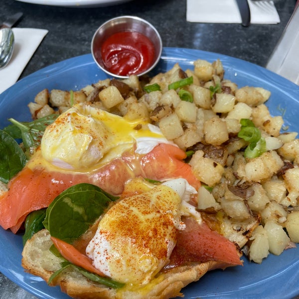 sophie-s-cosmic-cafe-american-restaurant-in-vancouver