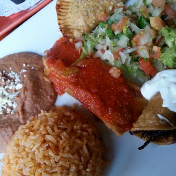 4/24/2014에 Bernie A.님이 Fiesta Mexicana Restaurants에서 찍은 사진