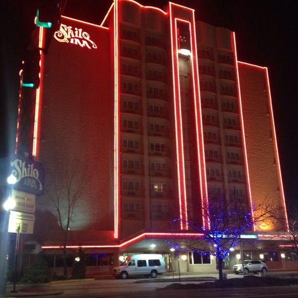 รูปภาพถ่ายที่ Shilo Inn Suites Hotel โดย Satoru K. เมื่อ 2/11/2014
