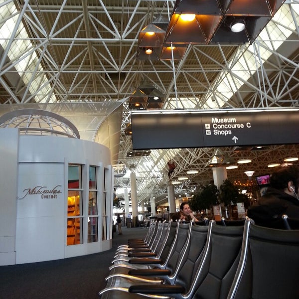 Foto tirada no(a) General Mitchell International Airport (MKE) por José L. em 3/5/2013