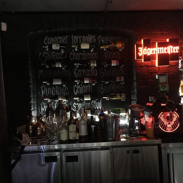 รูปภาพถ่ายที่ Hedonist bar&amp;kitchen โดย Ruslana A. เมื่อ 12/21/2018