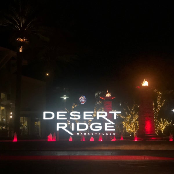รูปภาพถ่ายที่ Desert Ridge Marketplace โดย The Only Ess เมื่อ 10/7/2019