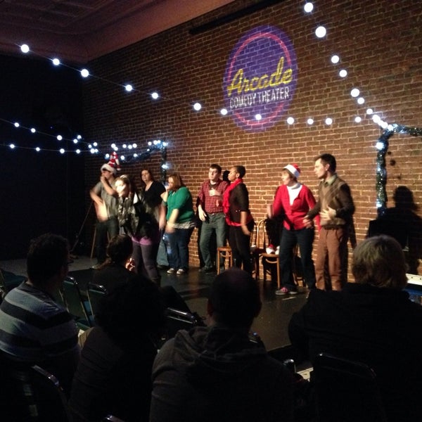 Photo prise au Arcade Comedy Theater par Michael le12/23/2013