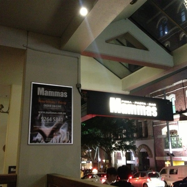 4/17/2013에 Kobbora J.님이 Mammas Pizza &amp; Pasta Bar에서 찍은 사진