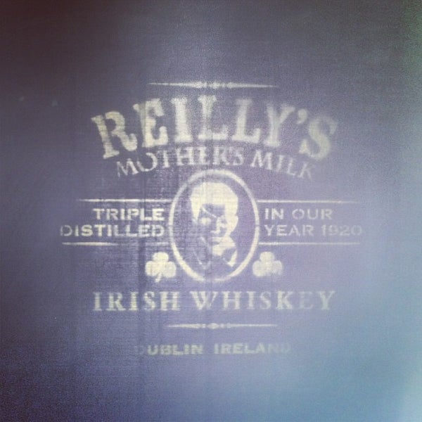 Foto tomada en Rock &amp; Reilly&#39;s Irish Pub  por Nicole el 5/25/2013