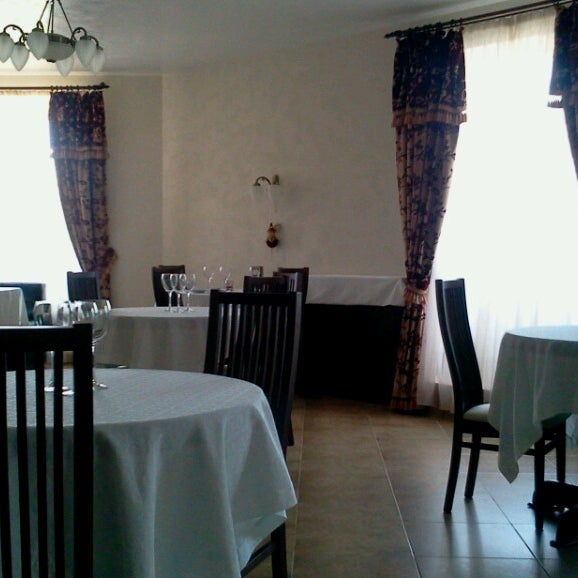 Foto tomada en Ресторанно-гостиничный комплекс &quot;Влада&quot;  por Kaya P. el 6/12/2013