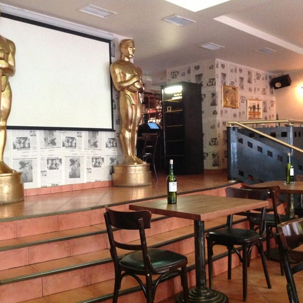 4/15/2013 tarihinde Natasia N.ziyaretçi tarafından Bogart&#39;s Grand Cafe (Богартс)'de çekilen fotoğraf