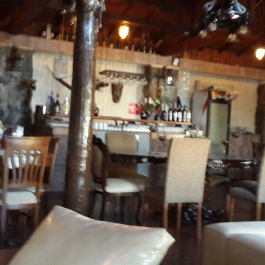 Das Foto wurde bei Noname Cafe Restaurant von Serdar am 11/17/2013 aufgenommen