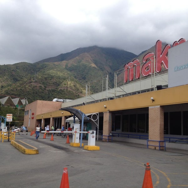 Makro La Urbina Department Store