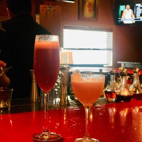 Foto diambil di Honor Kitchen &amp; Cocktails oleh Dave pada 5/6/2019