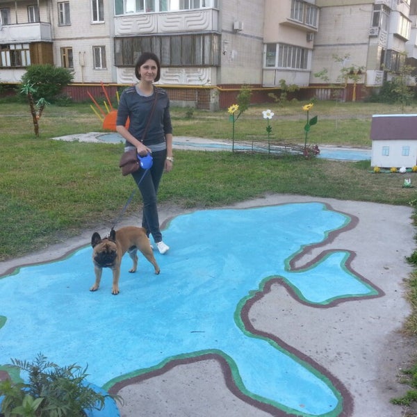 Дворик сен жермен. Постоялый двор россия 18 век. Постоялый двор россия 19 век. Гостиничный дворик в москве. Сосновый дворик избербаш.