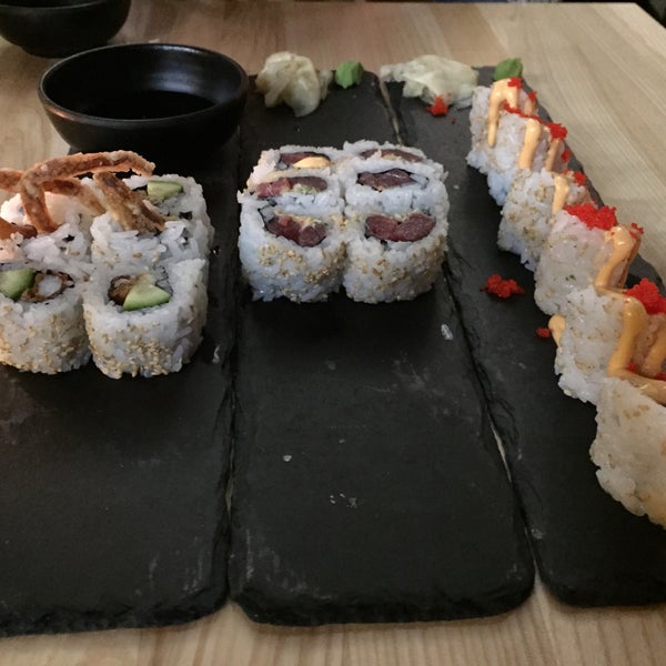 Foto scattata a Hashi Japanese Kitchen da Patrick W. il 1/6/2017