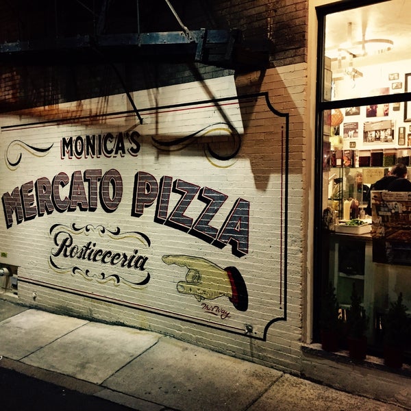 Foto tirada no(a) Monica&#39;s Mercato por Patrick W. em 4/2/2016