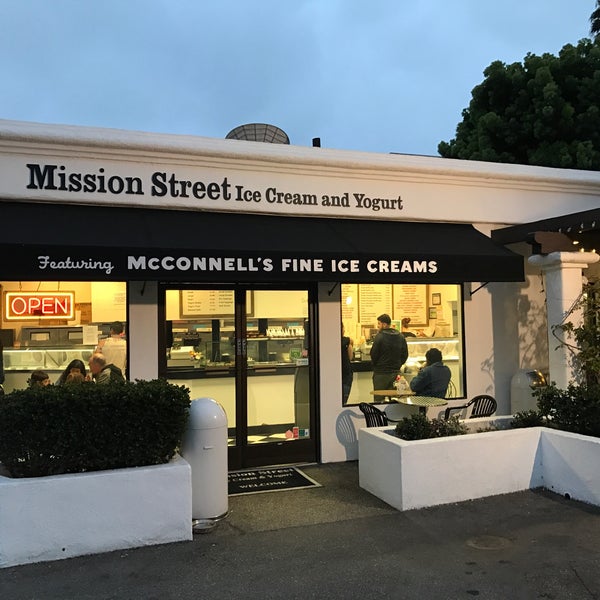 Foto diambil di Mission Street Ice Cream and Yogurt - Featuring McConnell&#39;s Fine Ice Creams oleh Patrick W. pada 4/4/2017