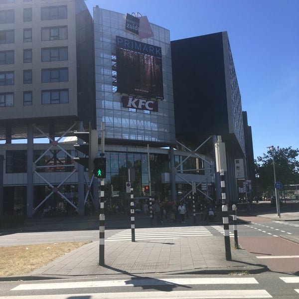 Das Foto wurde bei Winkelcentrum Zuidplein von Burhan am 7/1/2018 aufgenommen