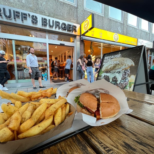 Снимок сделан в Ruff&#39;s Burger Marienplatz пользователем Abdulrahman A. 8/3/2022