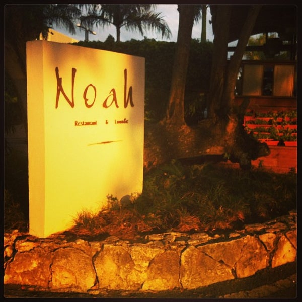 Das Foto wurde bei Noah Restaurant &amp; Lounge von Sofia R. am 5/7/2013 aufgenommen