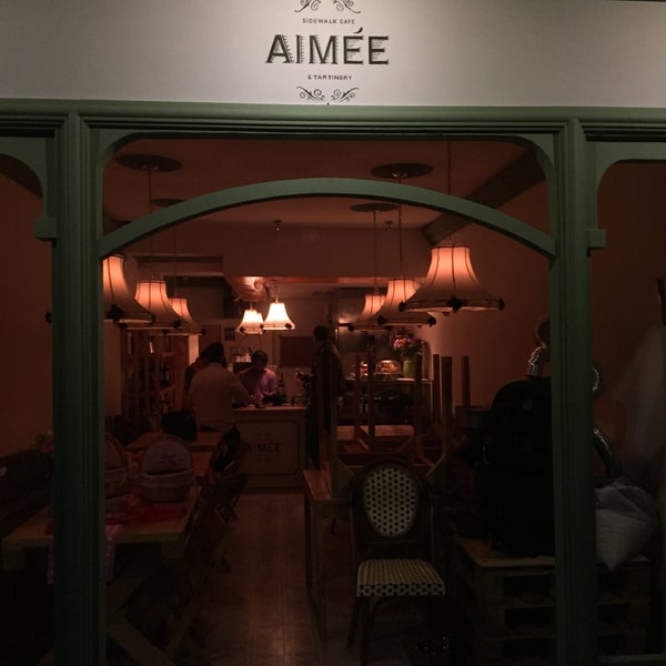 9/8/2015 tarihinde Jorge B.ziyaretçi tarafından Aimée Sidewalk Cafe &amp; Tartinery'de çekilen fotoğraf