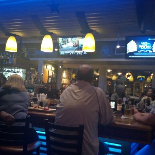 Photo taken at Chili&#39;s Grill &amp; Bar by Micky on 10/26/2012