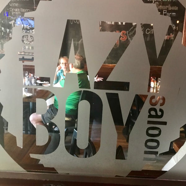 Foto scattata a Lazy Boy Saloon &amp; Ale House da Chris M. il 7/19/2018