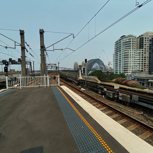 Photo taken at Milsons Point Station by Phil VG on 12/7/2019