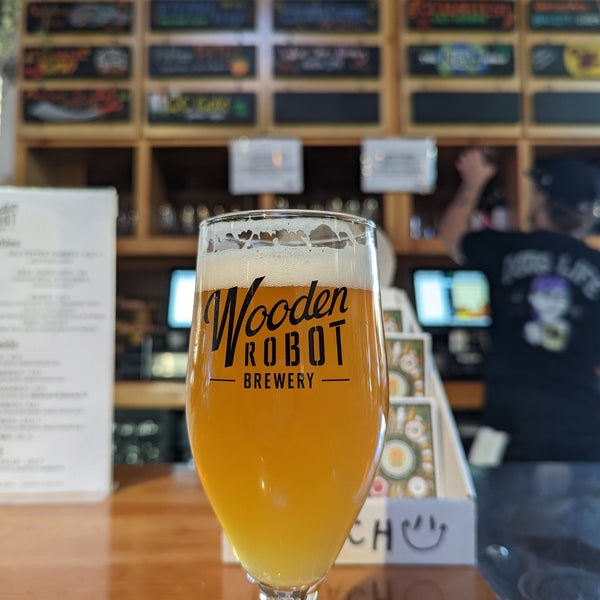 Photo taken at Wooden Robot Brewery by Patrick L. on 10/22/2022