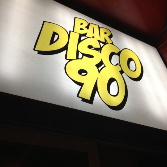 รูปภาพถ่ายที่ Disco 90 โดย Chris R. เมื่อ 5/25/2013